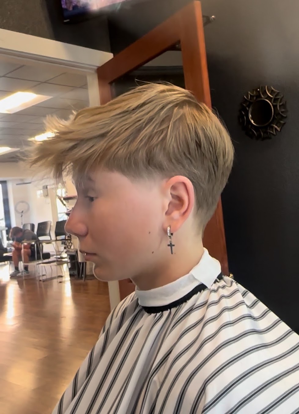 Textured haircut with a defined side part, by Cecilia